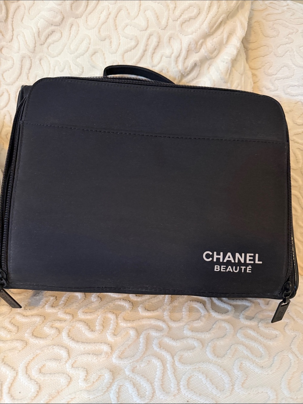 CHANEL Beauté Black Makeup Case